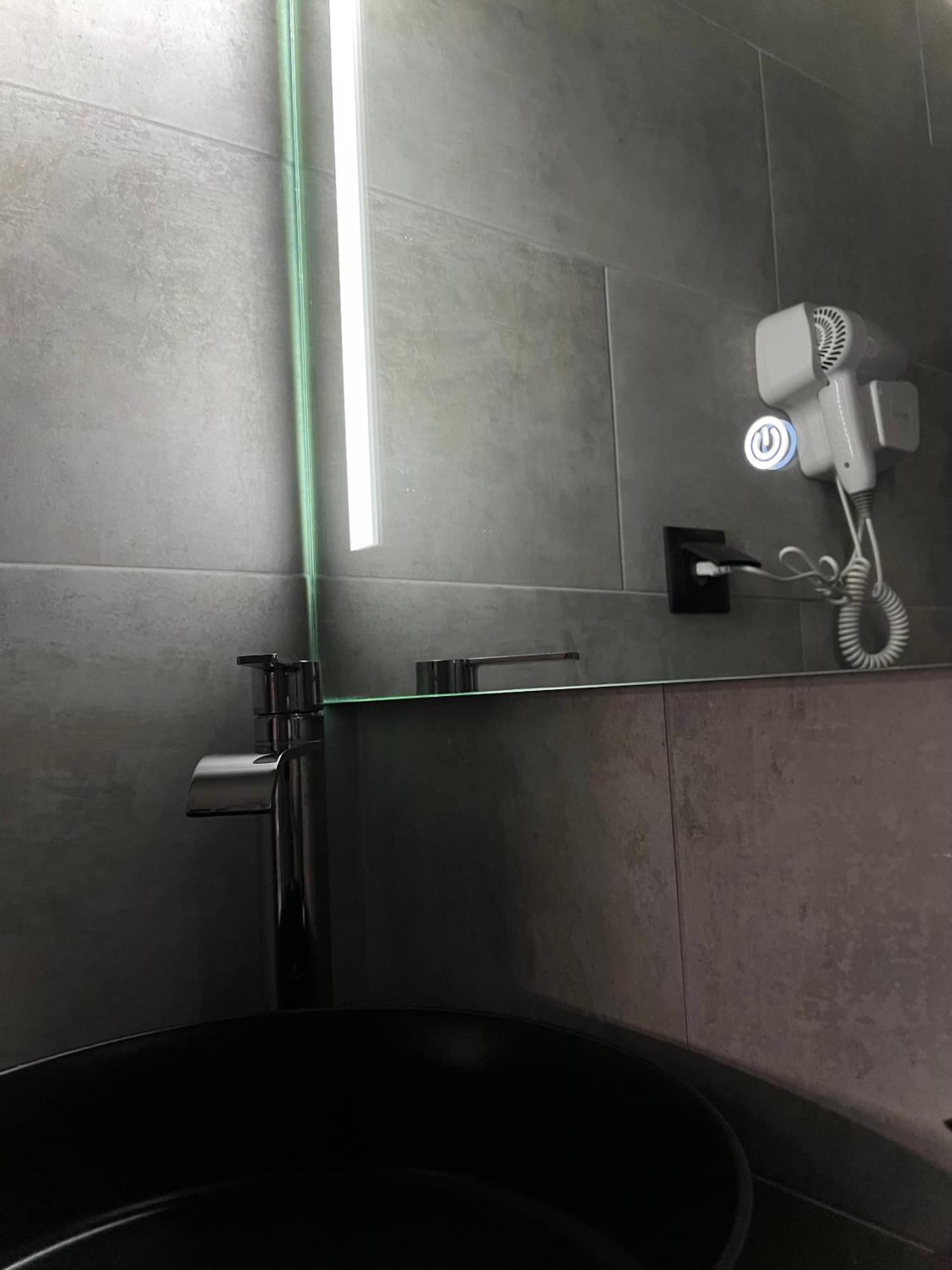 Joannas Airport Luxury Rooms Artemida  Eksteriør billede