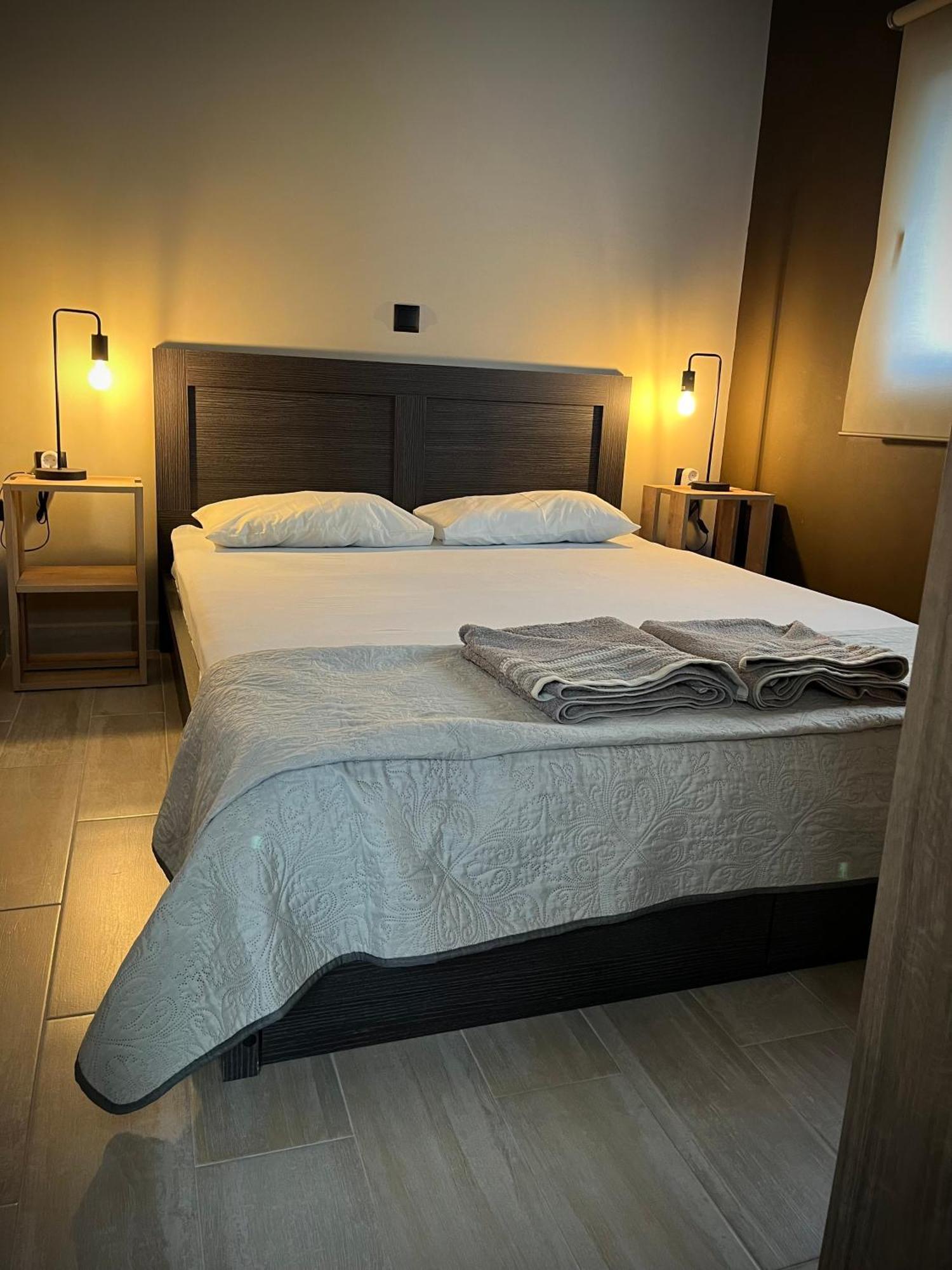 Joannas Airport Luxury Rooms Artemida  Eksteriør billede